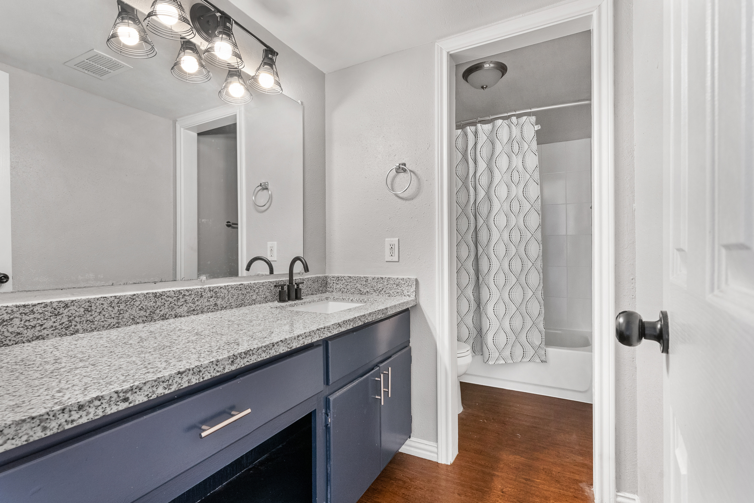 Kings Haven Apartments bzmx — apartment for rent in Alvin, TX